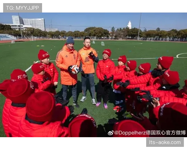 拜仁青训营向本地中小学开放足球体验课程